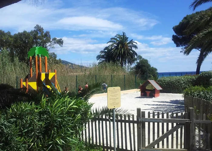 Duplex Vue Sur Et Pieds Dans L'eau De Pramousquier Appartement Le Lavandou